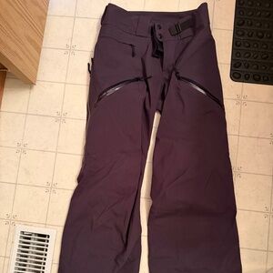 Ladies Arc’teryx Ski Pants - NWOT - Black - size XS reg